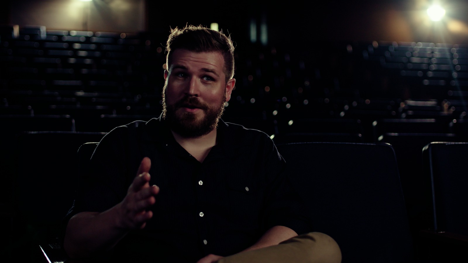 Interview in a dark theater with the Kyoto 400 look applied