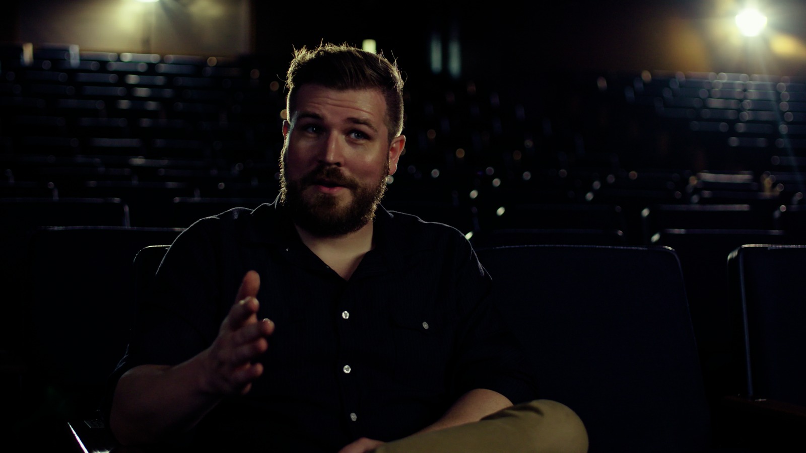 Interview in a dark theater with the Shanghai 500T look applied